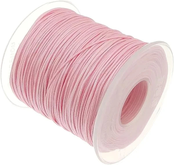 Makramee-Armband mit lasergraviertem Charm