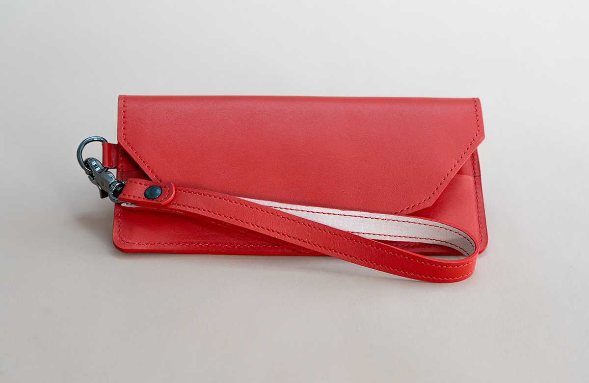 rote Clutch mit dem besonderen Etwas