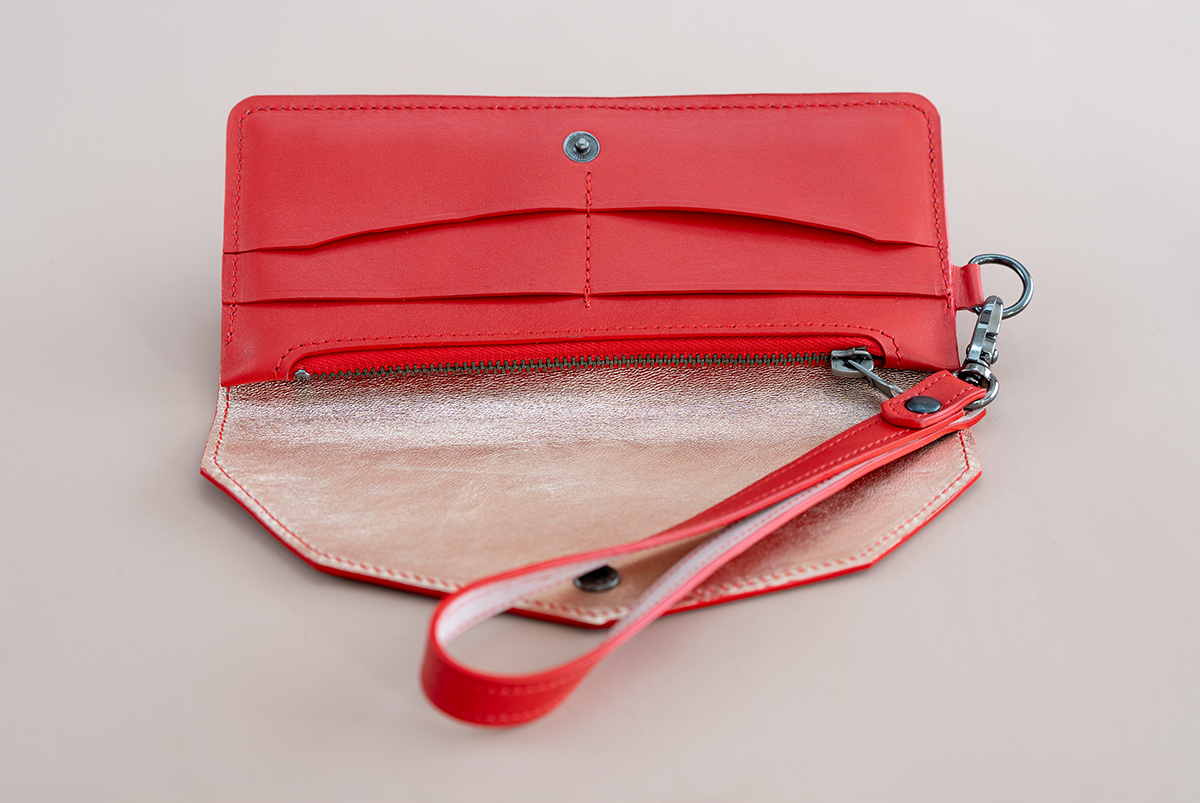 rote Clutch mit dem besonderen Etwas