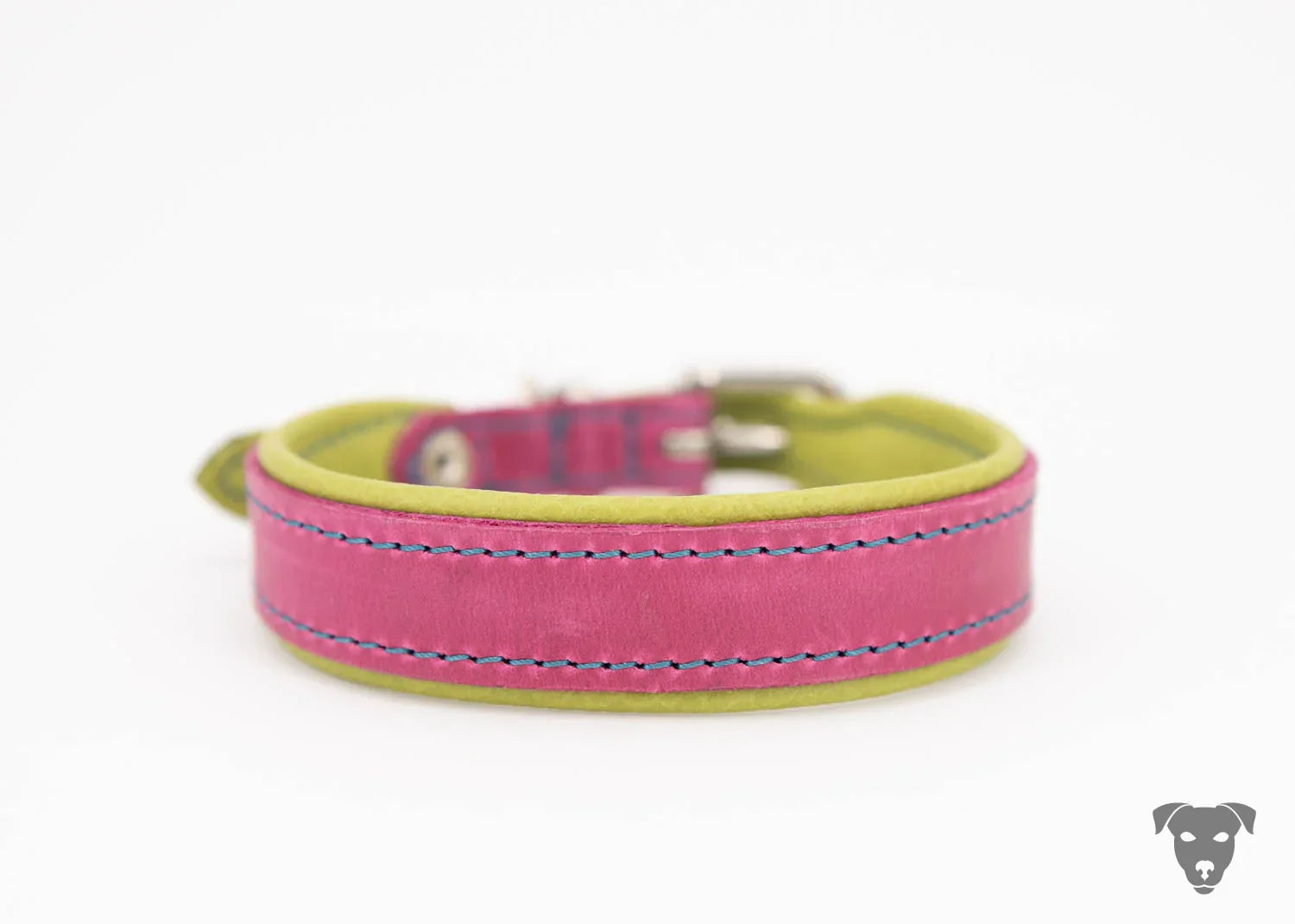 Handgefertigtes Hundehalsband aus Fettleder in Pink mit grüner Leder-Polsterung und blauer Ziernaht.