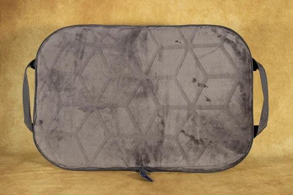 Hunde Reisebett-Hundereisebett-in-navy-mit-grauen-Tragegurten-handgefertigt-von-handmade-4-dogs