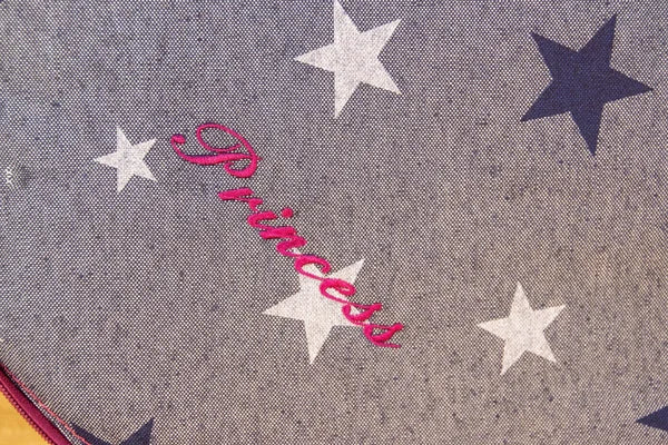 Hunde-Reisebett-in-pink-Liegefläche-in-jeans-mit-sternendekor-und-zusätzlich-gestickten-pinken-sternen-handgefertigt-von-handmade-4-dogs