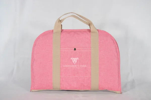 Hunde-Reisebett-Hundereisebett-in-rosafarbenem-Outdoor-Stoff-in-Leinenoptik-mit-beigen-Griffen-handgefertigt-von-handmade-4-dogs