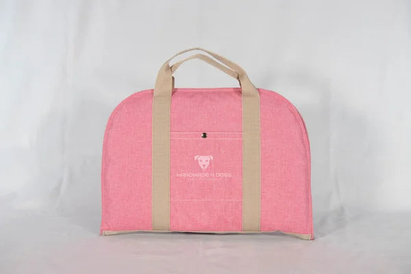 Hunde-Reisebett-Hundereisebett-in-rosafarbenem-Outdoor-Stoff-in-Leinenoptik-mit-beigen-Griffen-handgefertigt-von-handmade-4-dogs