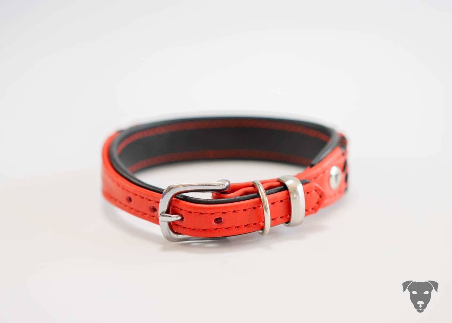 Hundehalsband feinst bestickt, handgefertigte Hundehalsbänder aus Meisterhand. Fettleder Halsband, Riemen Halsband oder klassisches Nappa Halsband, mit Lasergravur, Heiß Geprägt oder feinst bestickt, handmade-4-dogs, Hundehalsband mit Laser cut outs