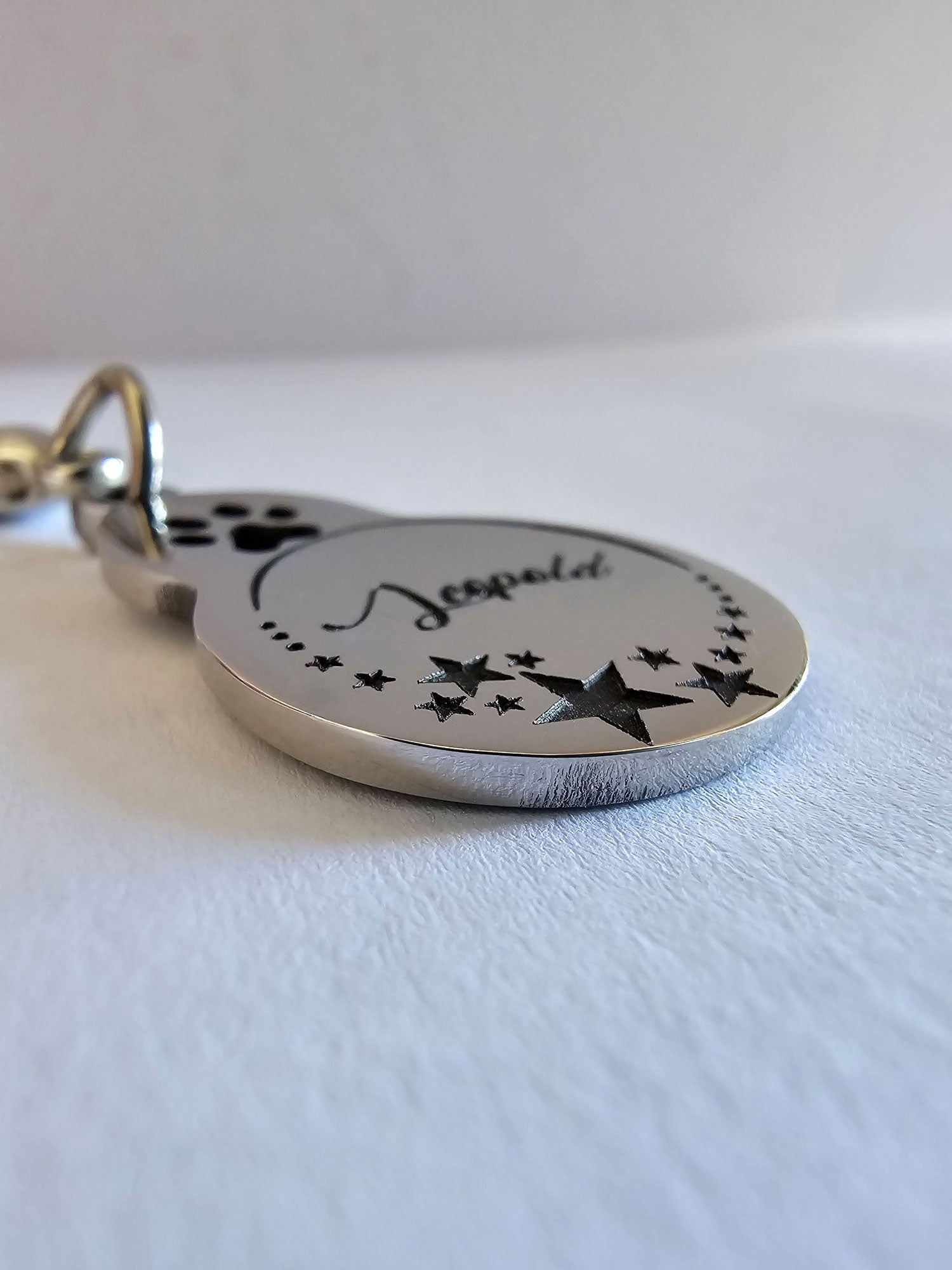 Edelstahl Hundemarke mit Tiefengravur handgefertigt von handmade4dogs und gut sichtbarer Tiefengravur