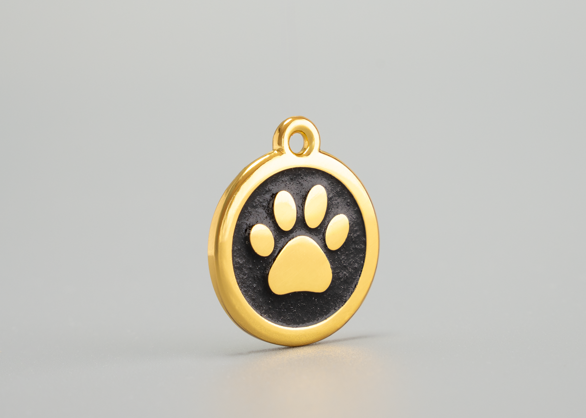 goldene Hundemarke mit Pfote