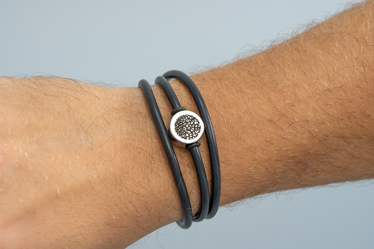 Lederarmband mit graviertem Charm