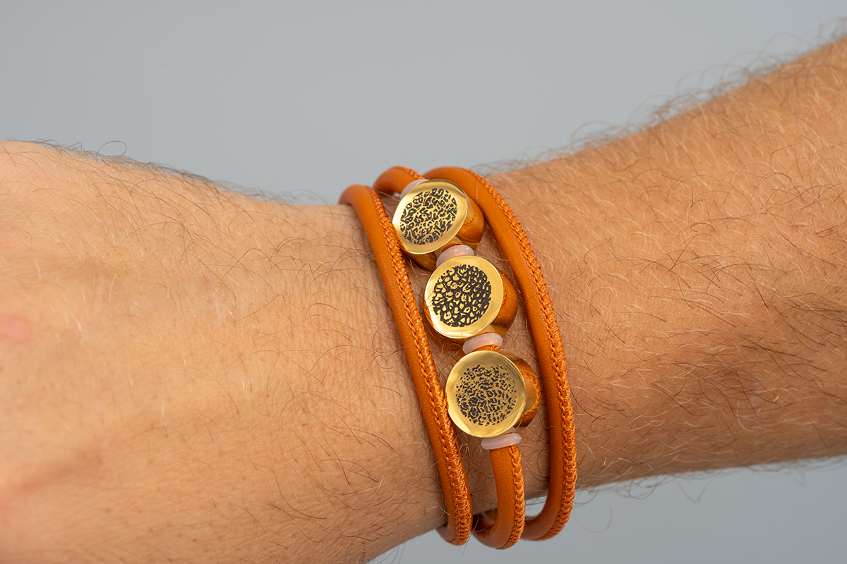 Lederarmband mit graviertem Charm