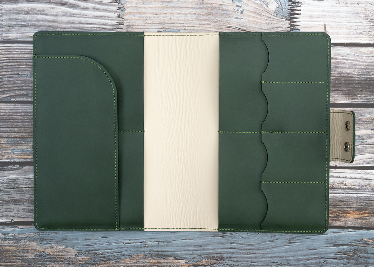 Travel Wallet dunkelgrün für 4