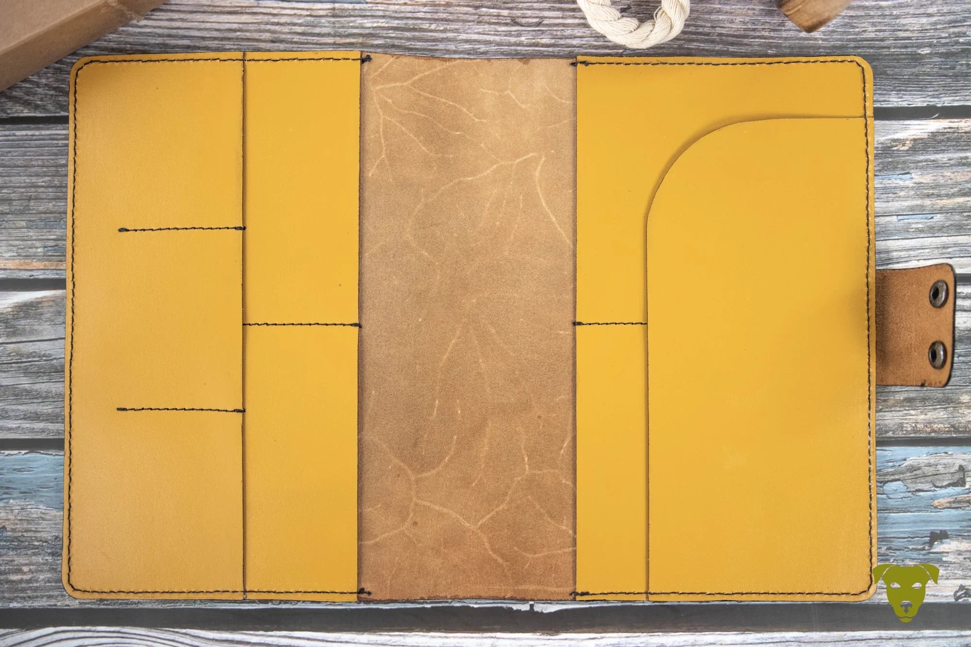 Travel Wallet MAISGELB für 4 Pässe