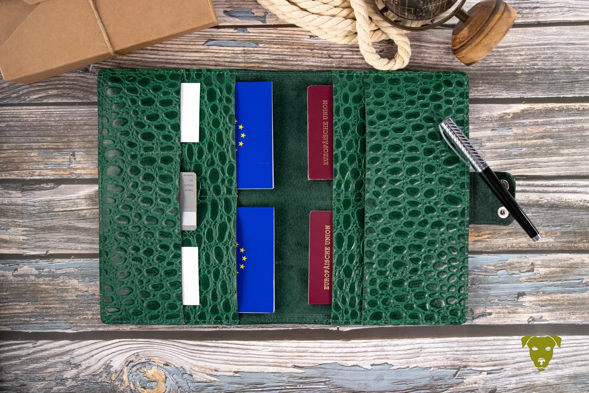Travel Wallet KROKO GRÜN, für 4 Pässe