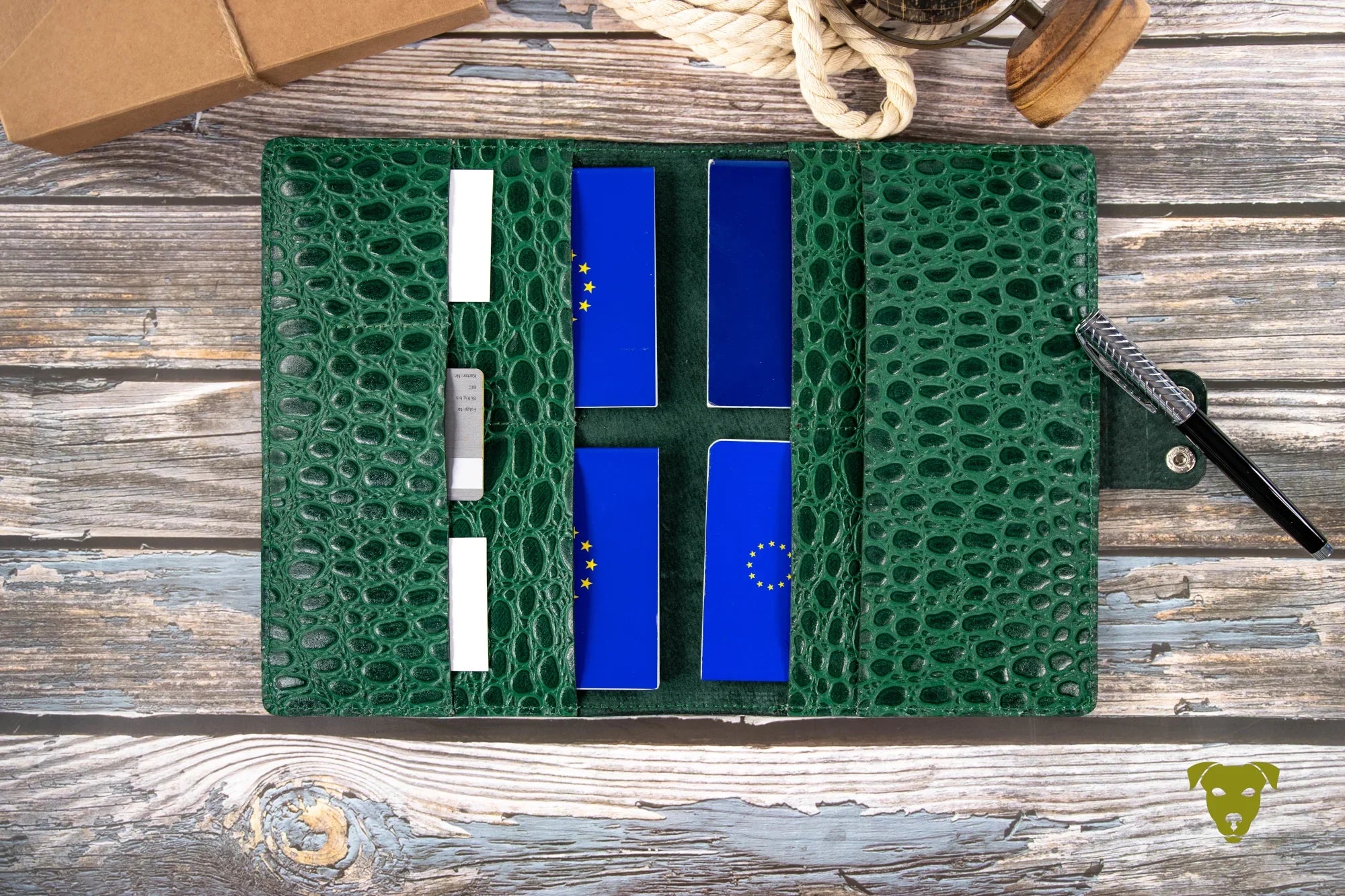 Travel Wallet KROKO GRÜN, für 4 Pässe