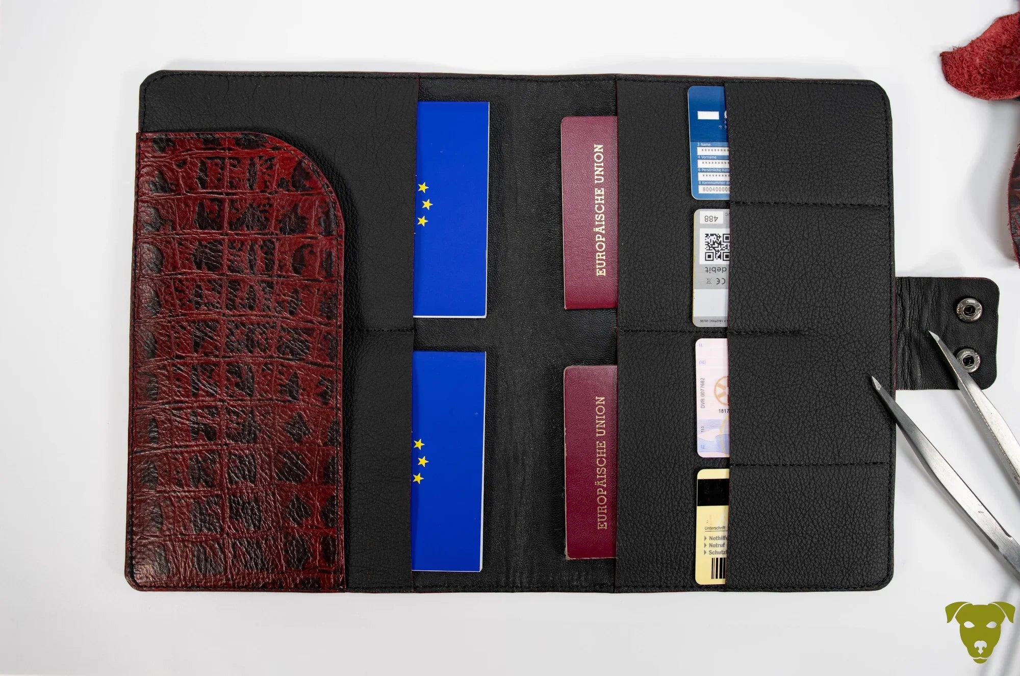 Travel Wallet KROKO - ROT für 4 Pässe