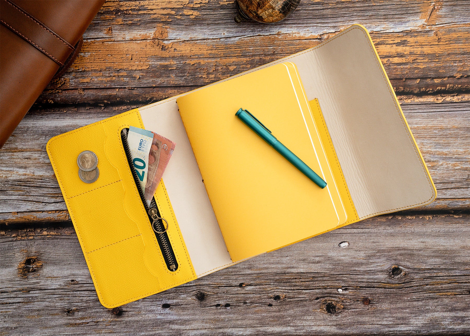 Traveler’s Notebook „Soleil“ – Handgefertigter Luxus aus Epsom-Leder