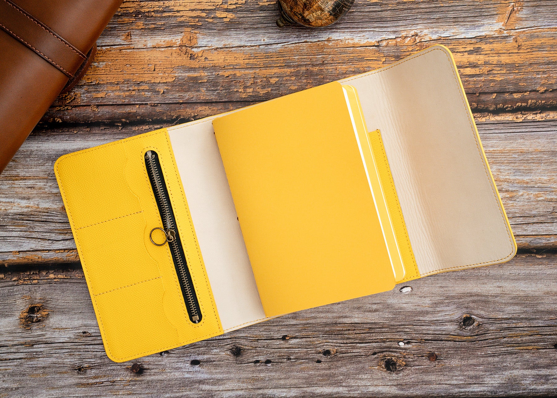 Traveler’s Notebook „Soleil“ – Handgefertigter Luxus aus Epsom-Leder