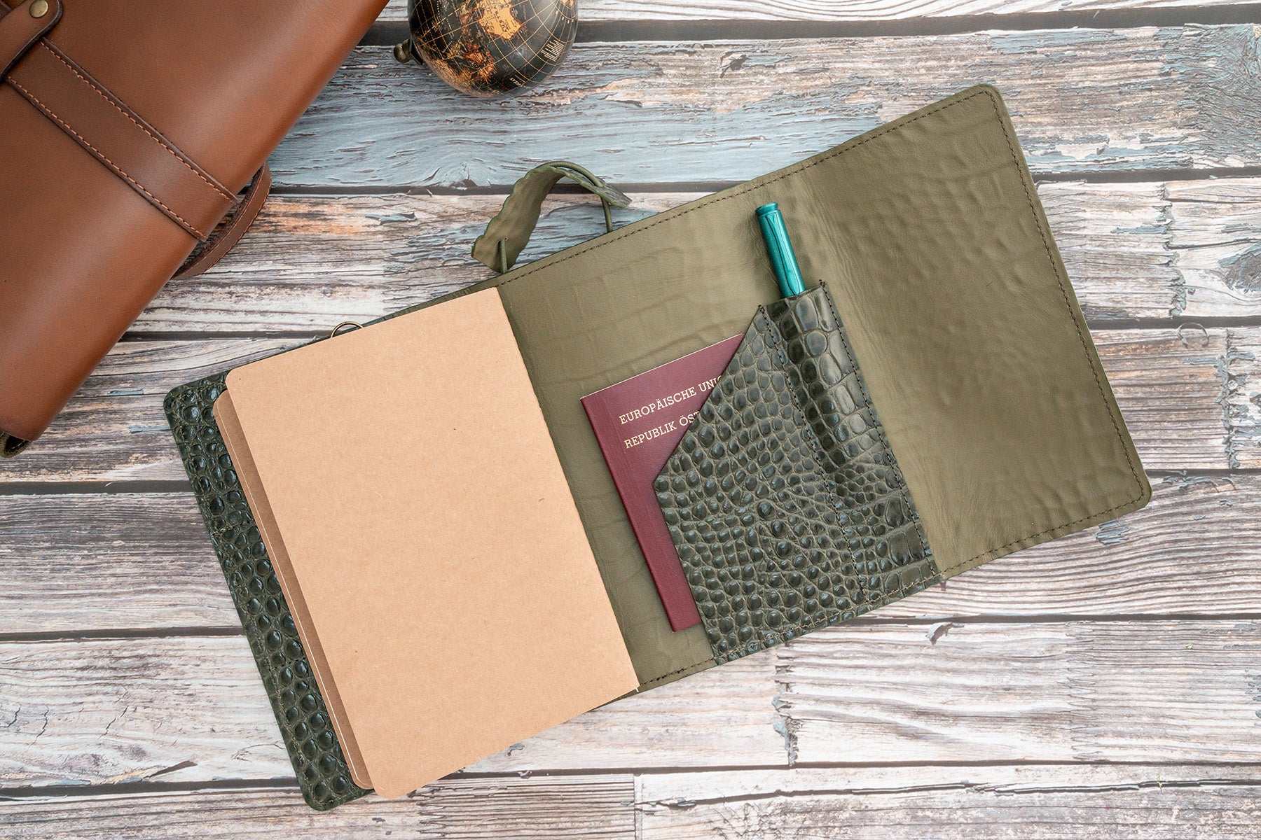 Traveler's Notebook in Kroko