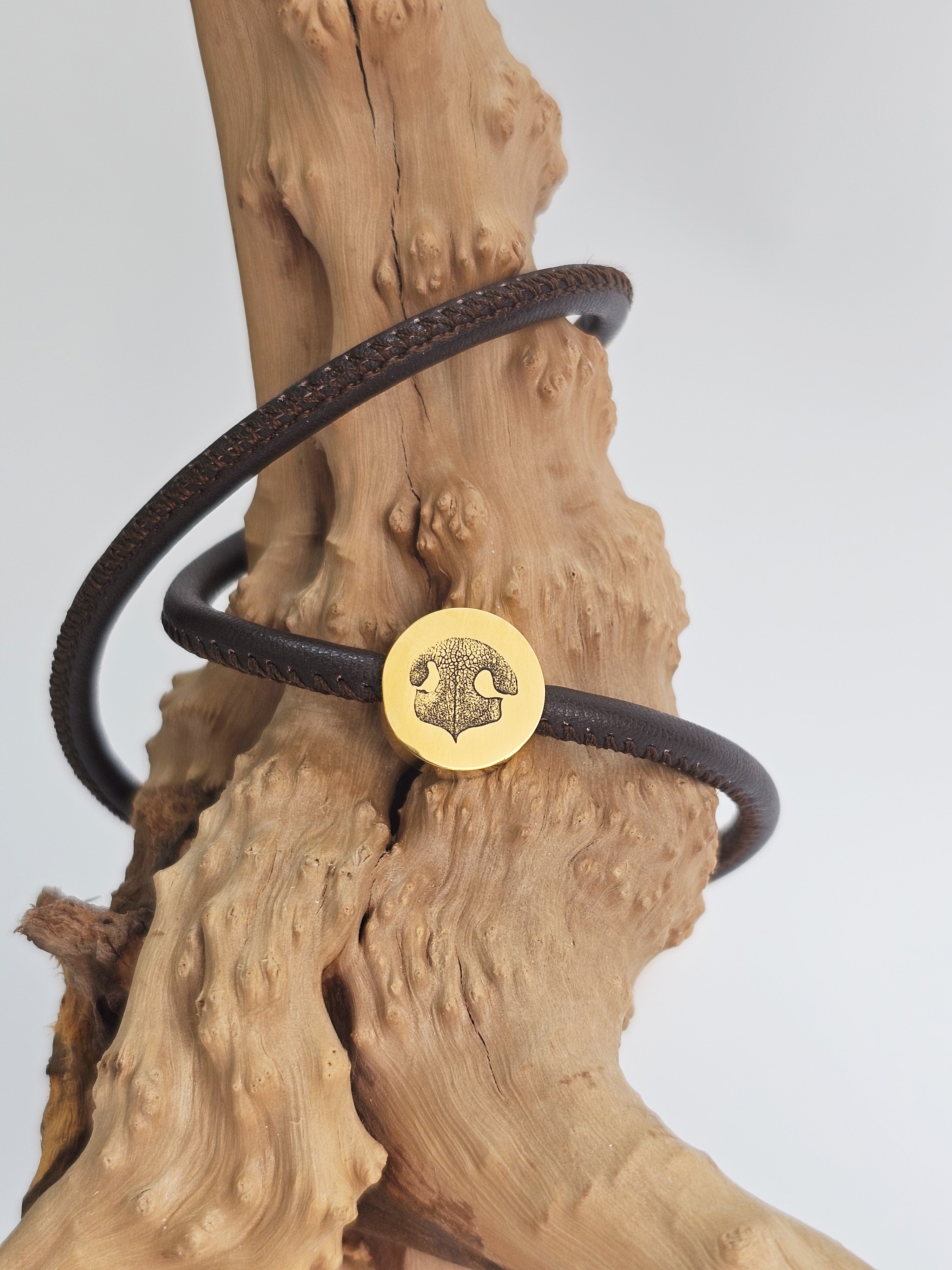 Lederarmband mit graviertem Charm