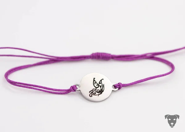 Makramee-Armband mit lasergraviertem Charm