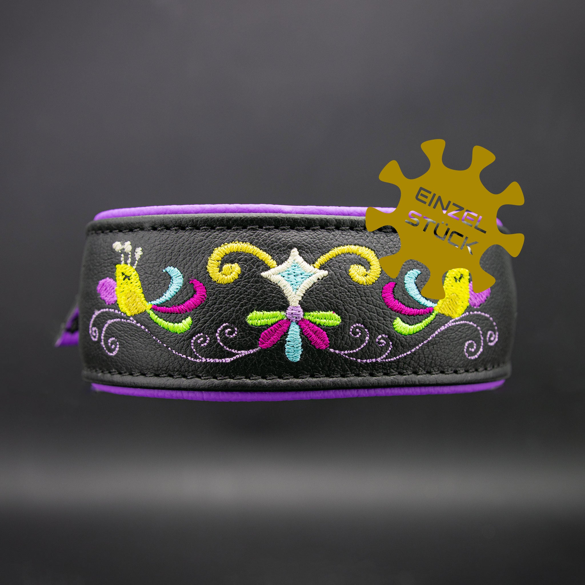 Einzelstück Gepolstertes Windhundhalsband aus Leder in Schwarz/Flieder mit sicherem Schnallenverschluss