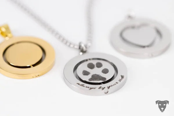 Drehbares Medaillon mit Abdruck