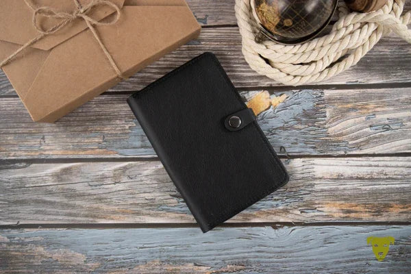 Impfpasshülle aus schwarzem Leder, UNGEFÜTTERT