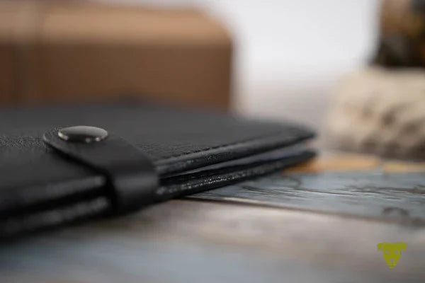 Impfpasshülle aus schwarzem Leder, UNGEFÜTTERT