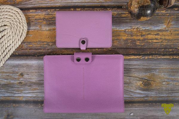 Impfpasshülle handgefertigt aus Leder in ORCHIDEE