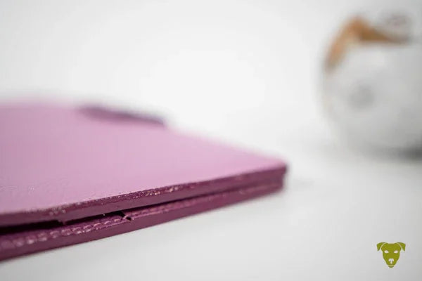 Impfpasshülle handgefertigt aus Leder in ORCHIDEE