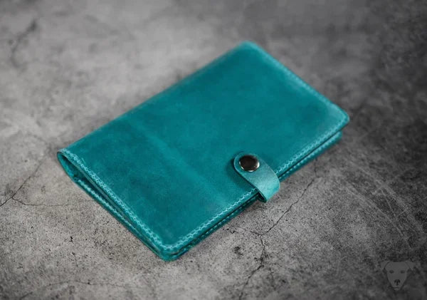 Impfpasshülle handgefertigt aus crazy horse in türkis