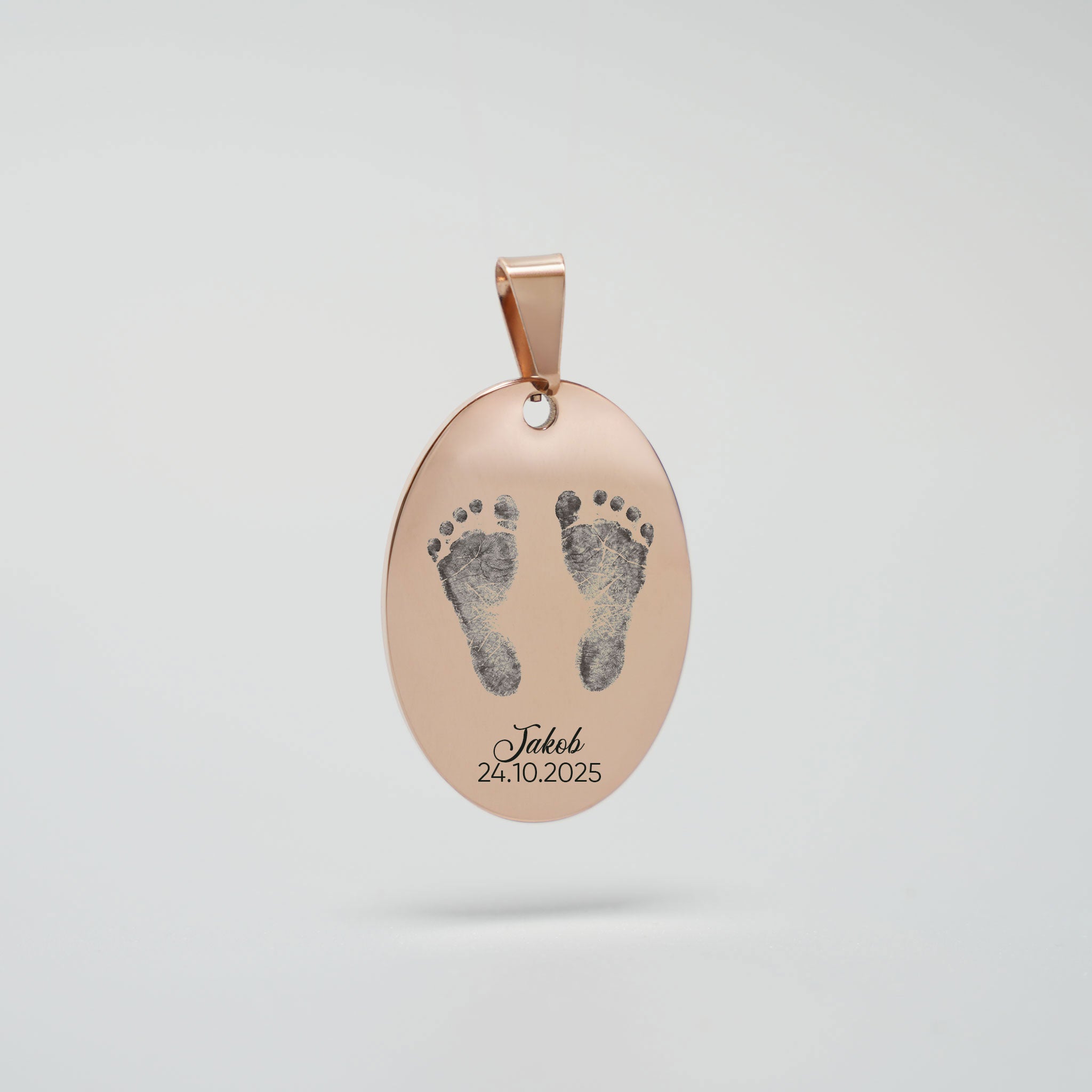 Personalisierter Anhänger in Roségold mit Baby-Fußabdruck und Name Jakob
