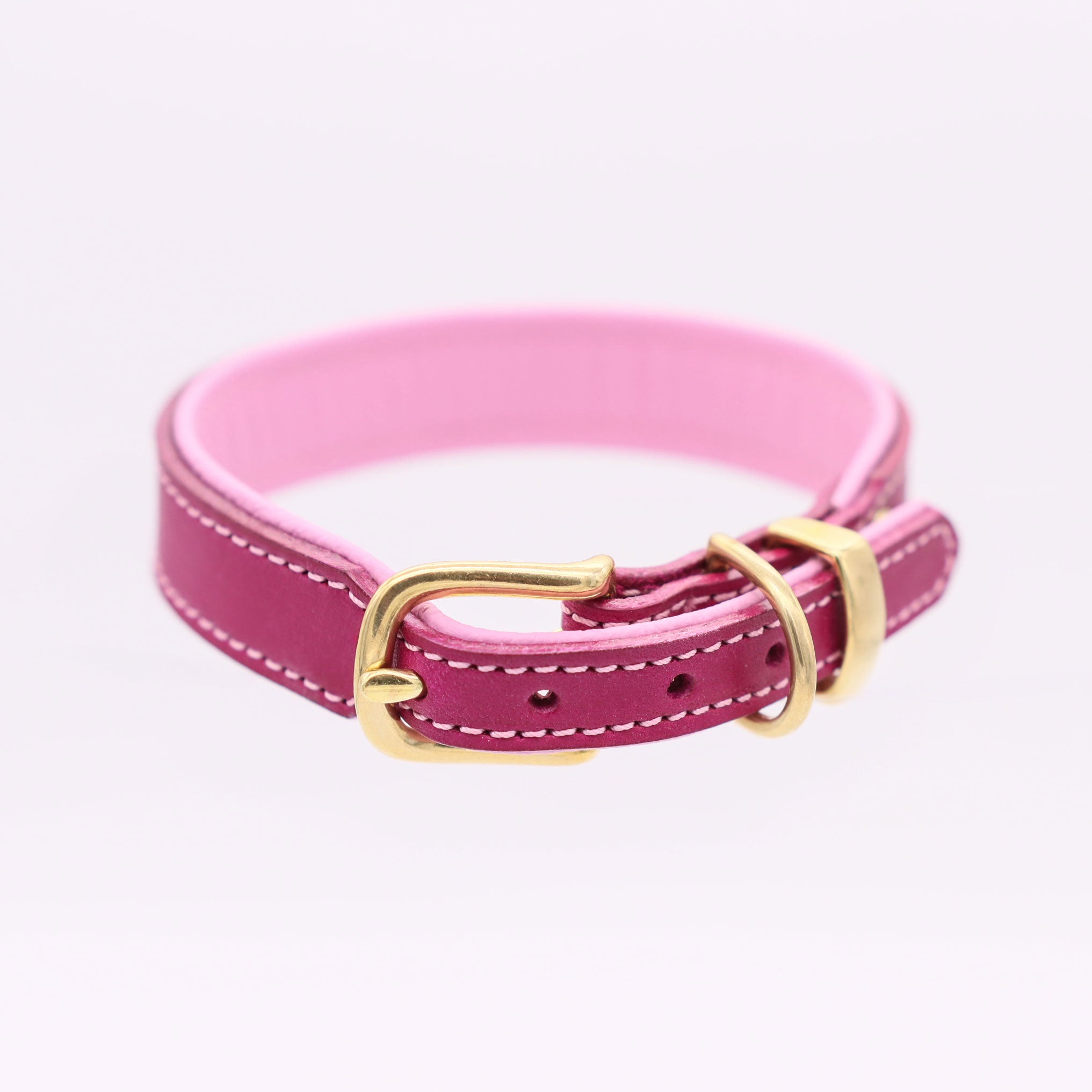 Rückansicht der weichen Nappaleder-Polsterung in Orchidee beim Hundehalsband