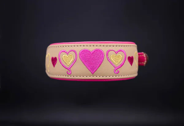 Hundehalsband feinst bestickt, handgefertigte Hundehalsbänder aus Meisterhand. Fettleder Halsband, Riemen Halsband oder klassisches Nappa Halsband, mit Lasergravur, Heiß Geprägt oder feinst bestickt, handmade-4-dogs