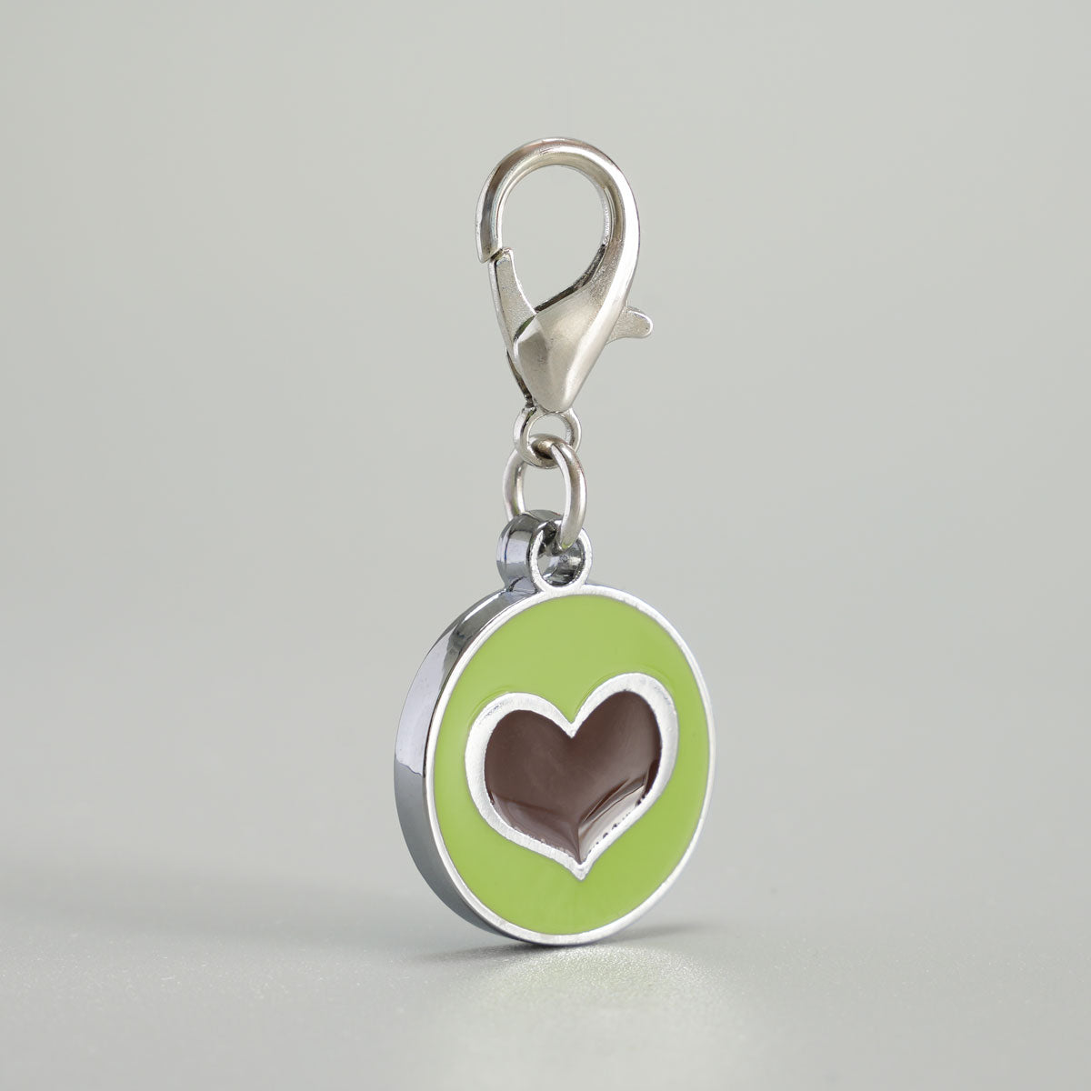 Emaillierte Hundemarke Herz in Grün und Braun