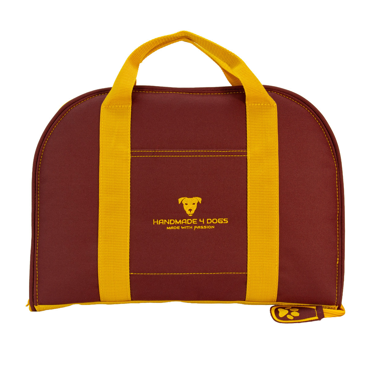 Handgefertigtes Dog Bed To Go in Bordeauxrot als geschlossene Tragetasche mit sonnengelben Nylon-Tragegurten und Fronttasche.