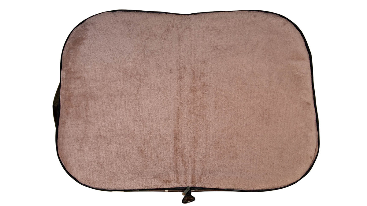 Geöffnetes Dog Bed To Go Hundereisebett mit beiger Microfaser-Liegefläche, ca. 4 cm Polsterung und schwarzer Einfassung.