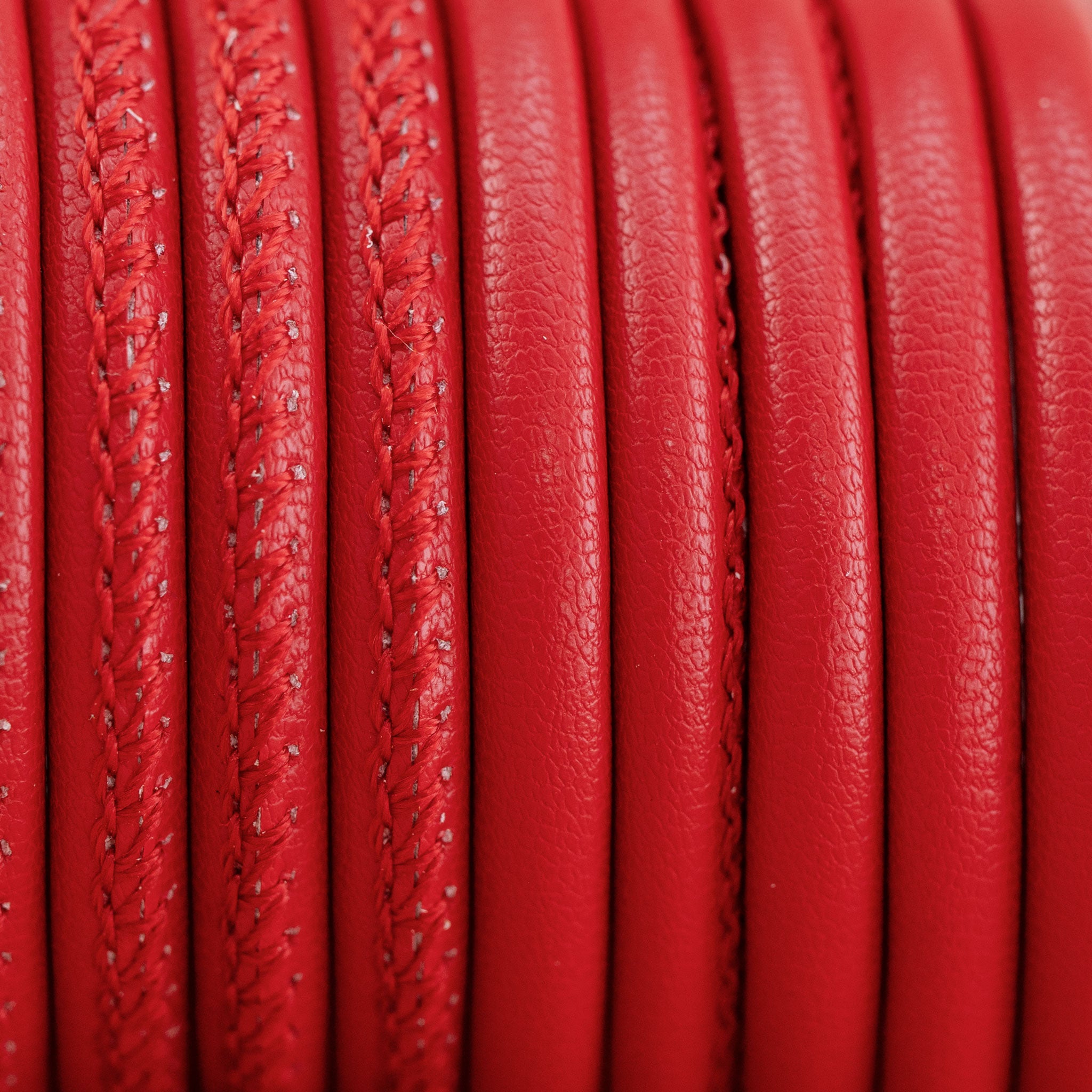 makro ansicht lammnappa schmuckkordel rot