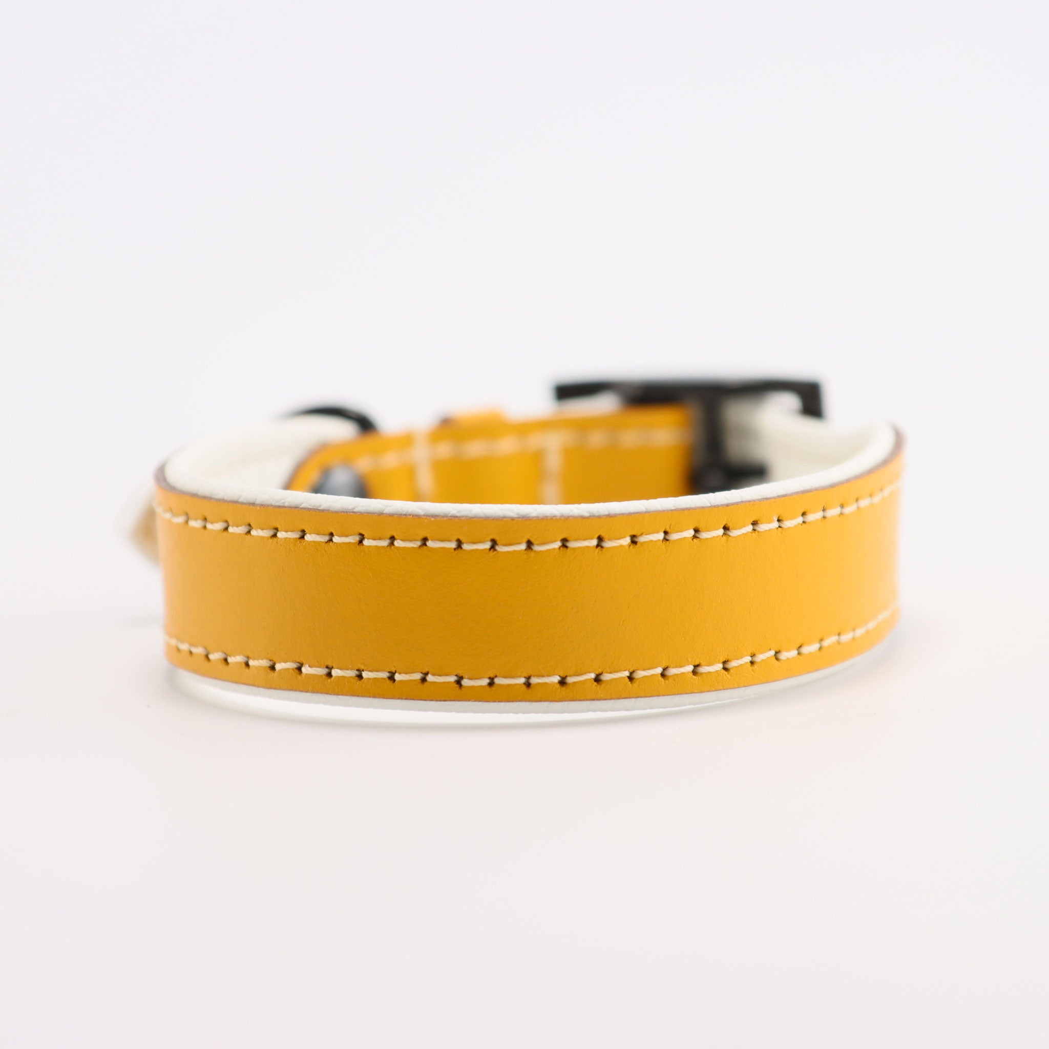 Handgefertigtes Lederhalsband in Gelb und Weiß - Seitenansicht