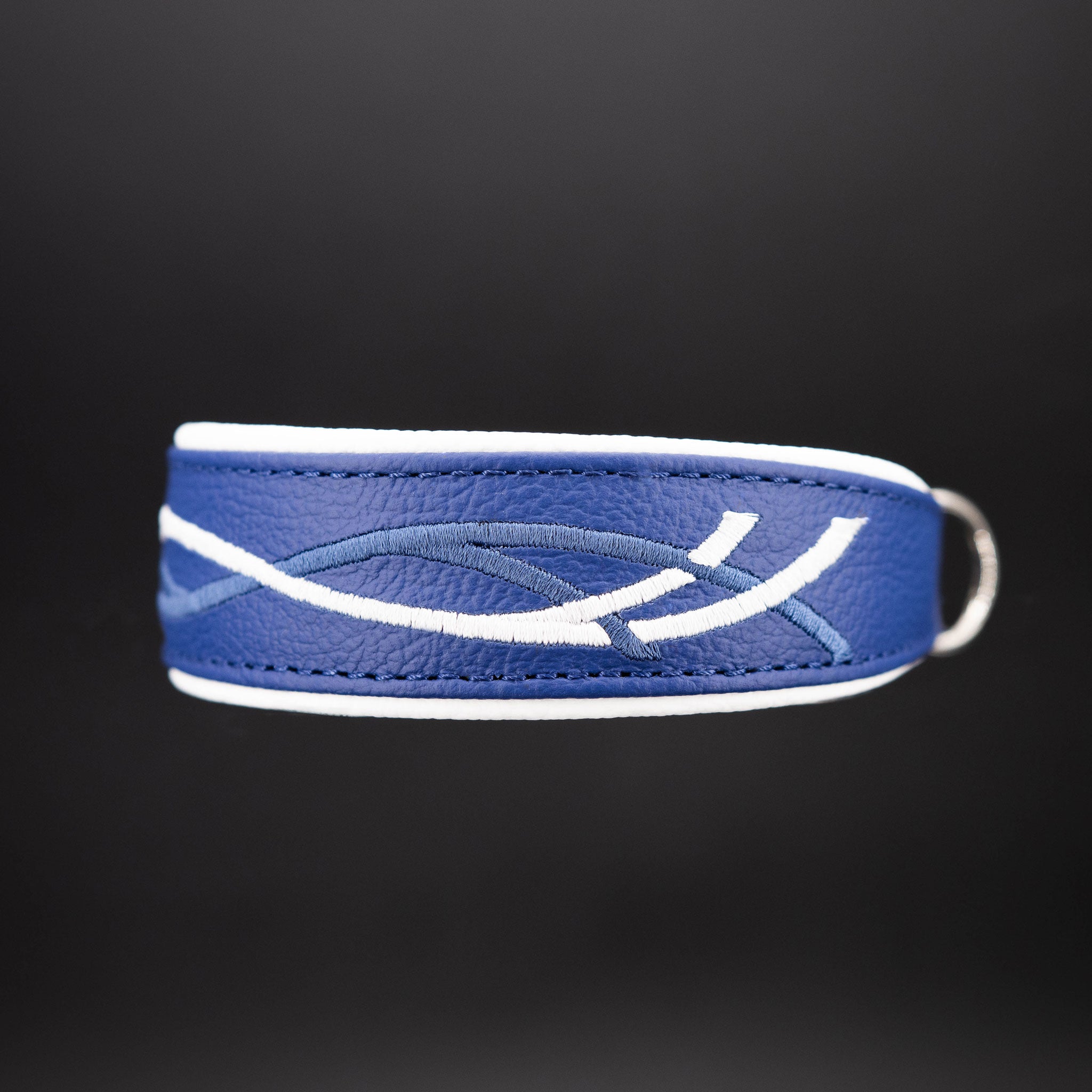 Seitenansicht des Lederhalsbands mit D-Ring für die Hundeleine