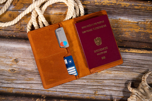 PASSPORT COVER CRAZY HORSE COGNAC
