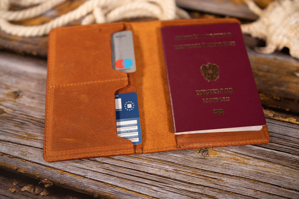 PASSPORT COVER CRAZY HORSE COGNAC