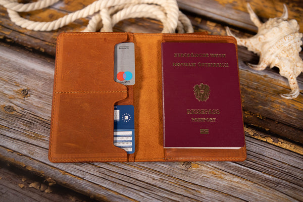 PASSPORT COVER CRAZY HORSE COGNAC