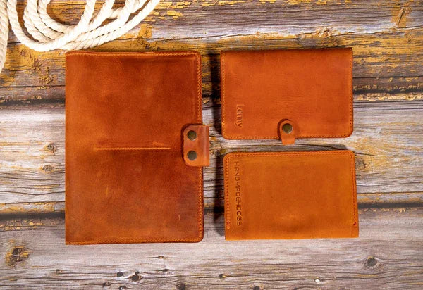 Impfpasshülle aus CRAZY HORSE in cognac