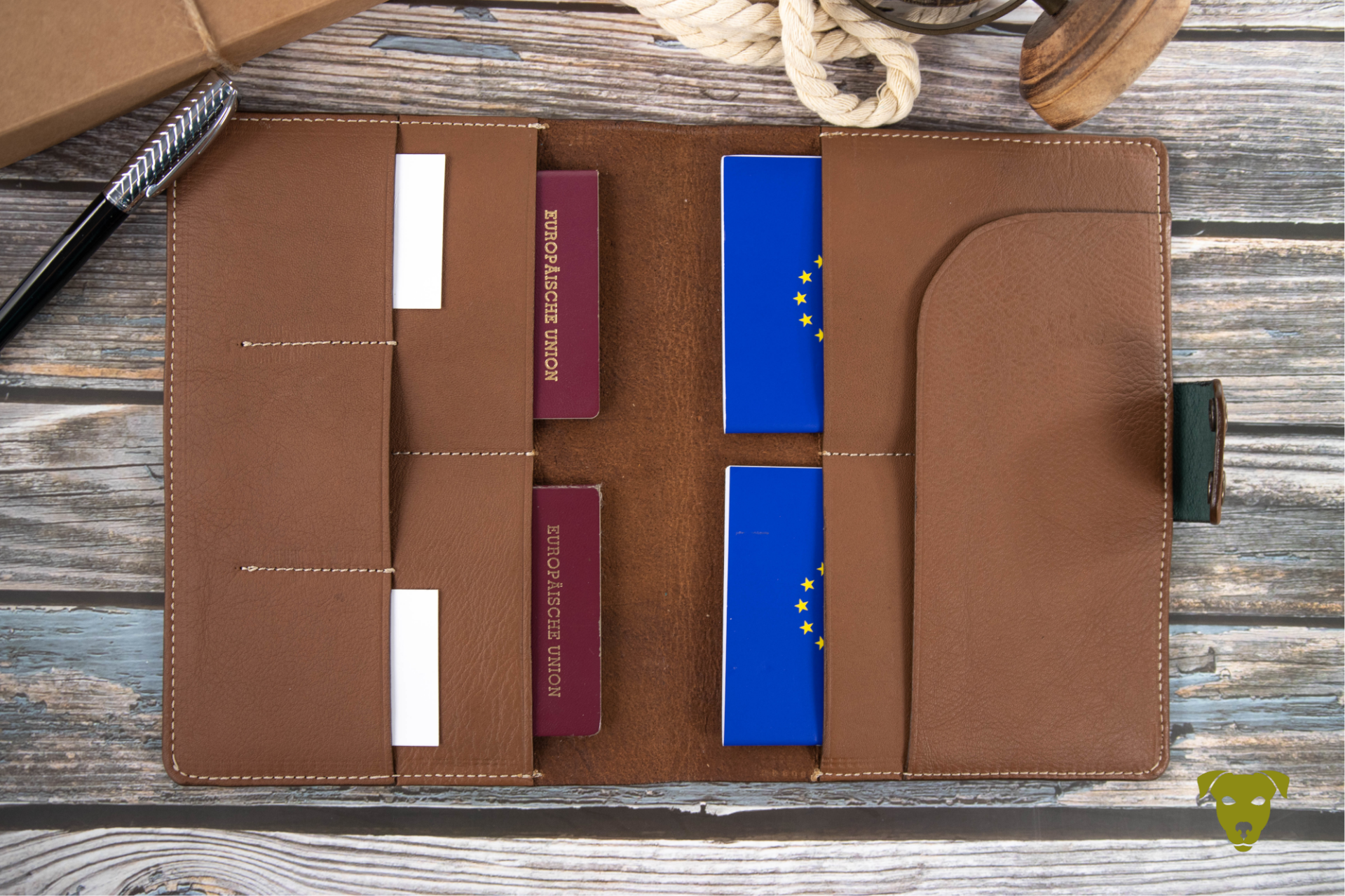 Travel Wallet HASELNUSS für 4 Pässe