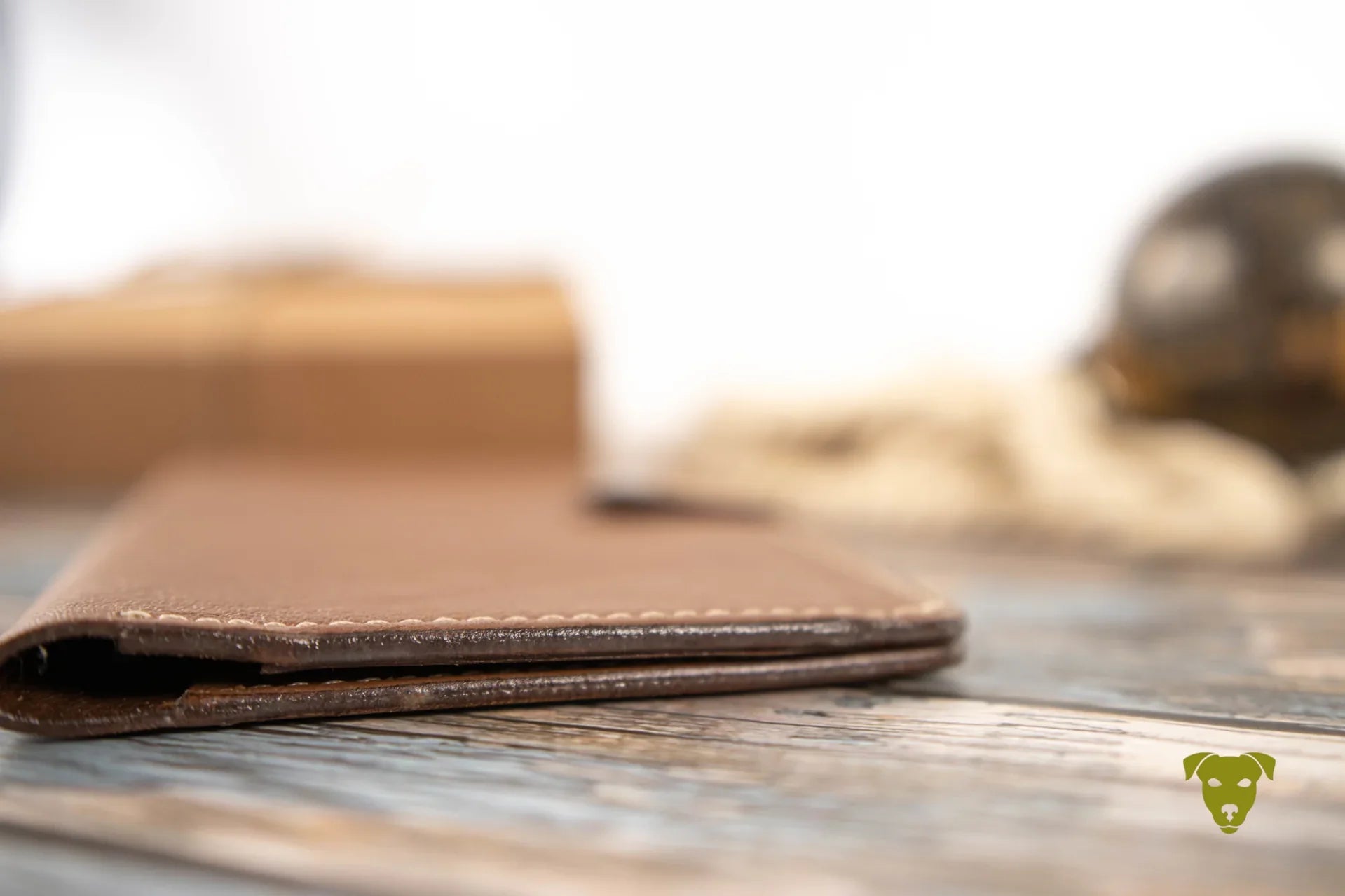 Travel Wallet HASELNUSS für 4 Pässe