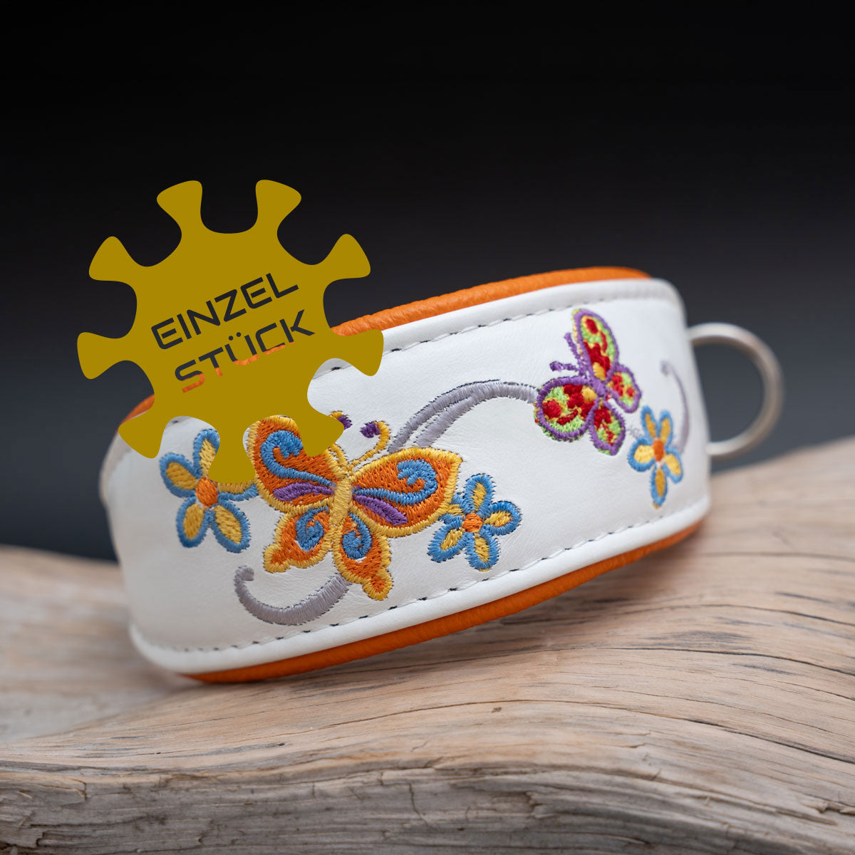 Ergonomisches Windhundhalsband in Fischform aus weißem und orangem Leder Einzelstück