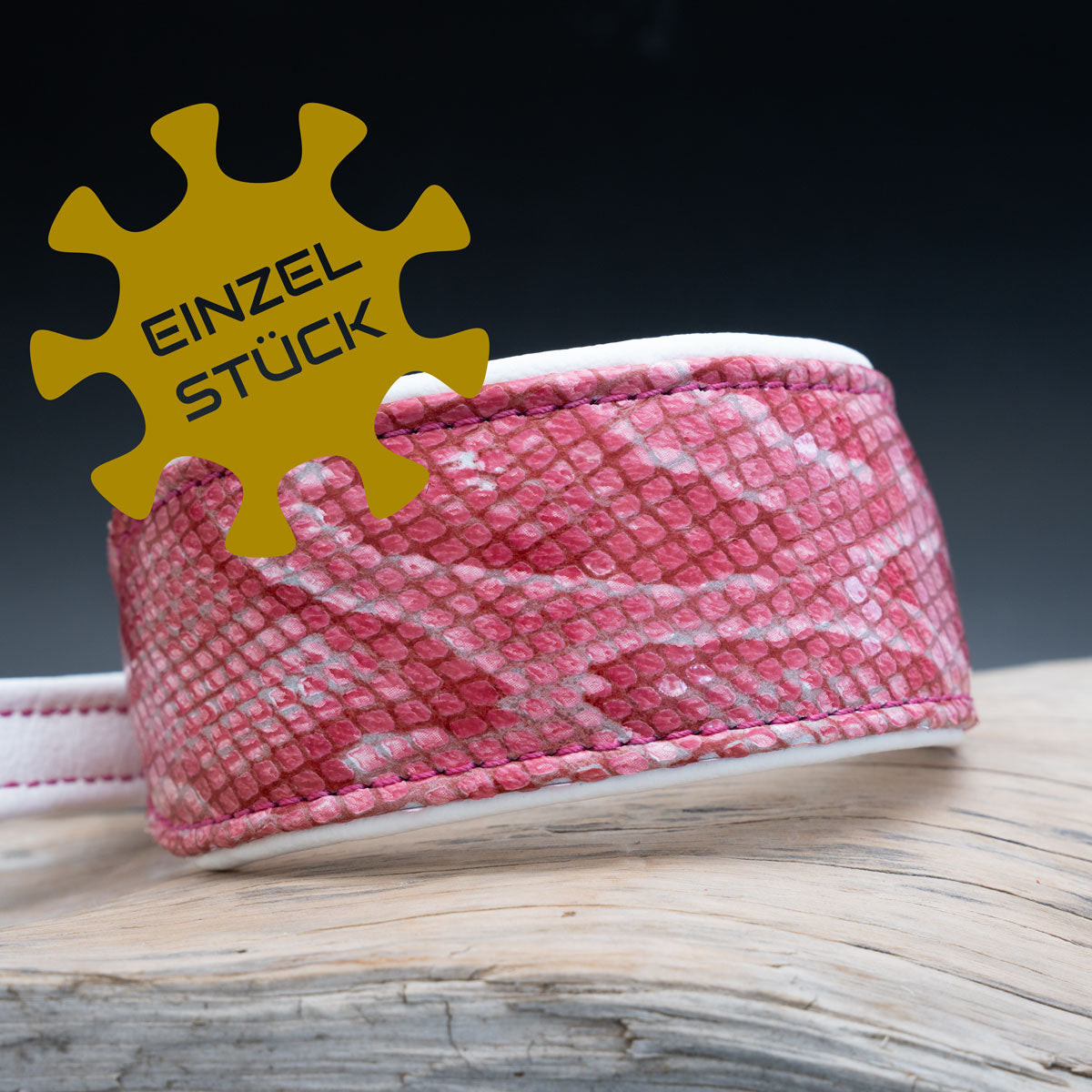 Einzelstück Windhundhalsband aus Leder mit pinkem Python-Print Frontansicht