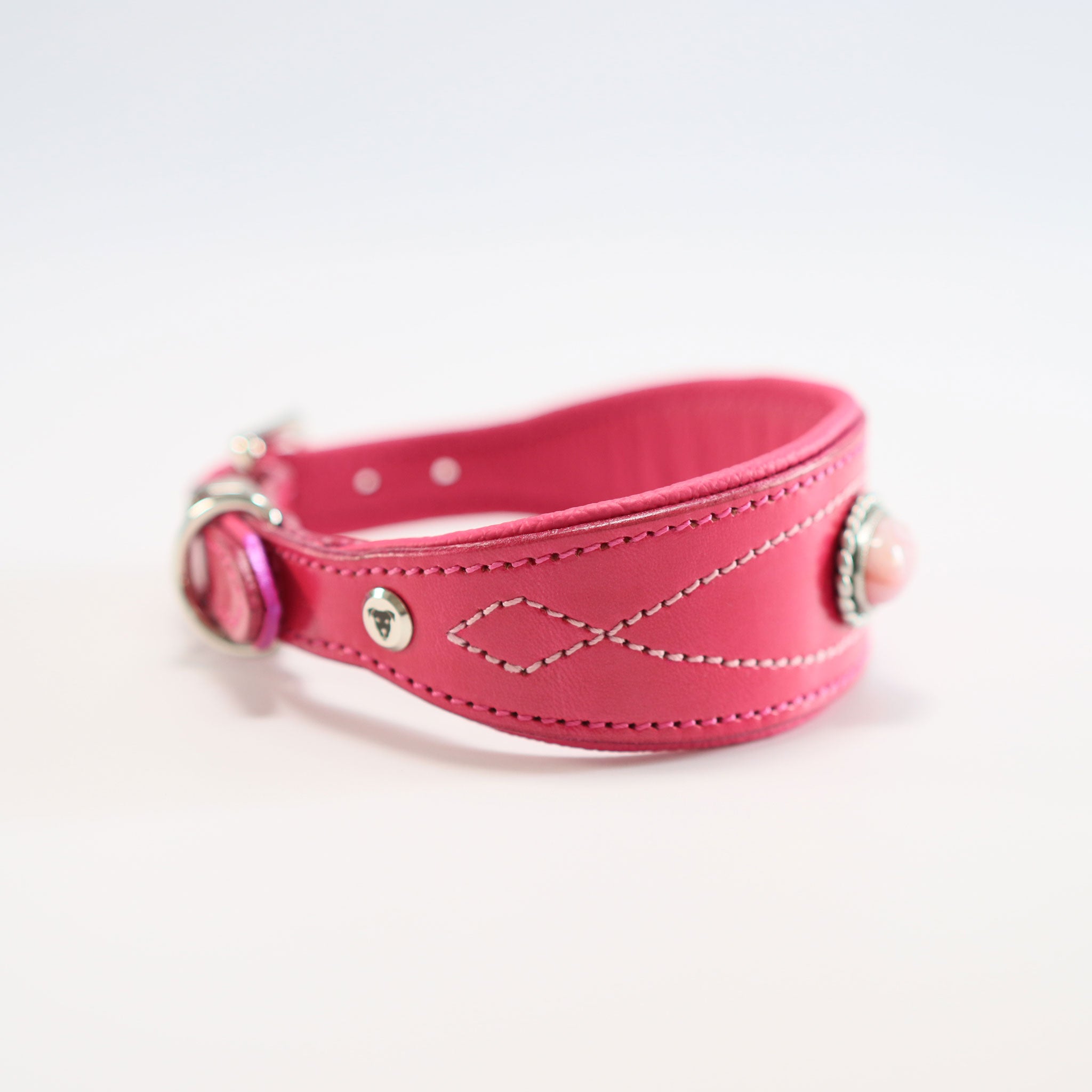 Detail der rosa Gunslinger-Ziernaht und der weichen Nappaleder-Fütterung