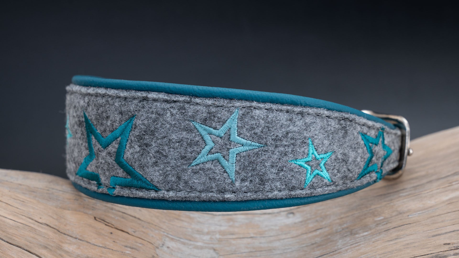 Schmale ergonomische Fischform des Windhundhalsbands mit 5 cm Breite im Profil