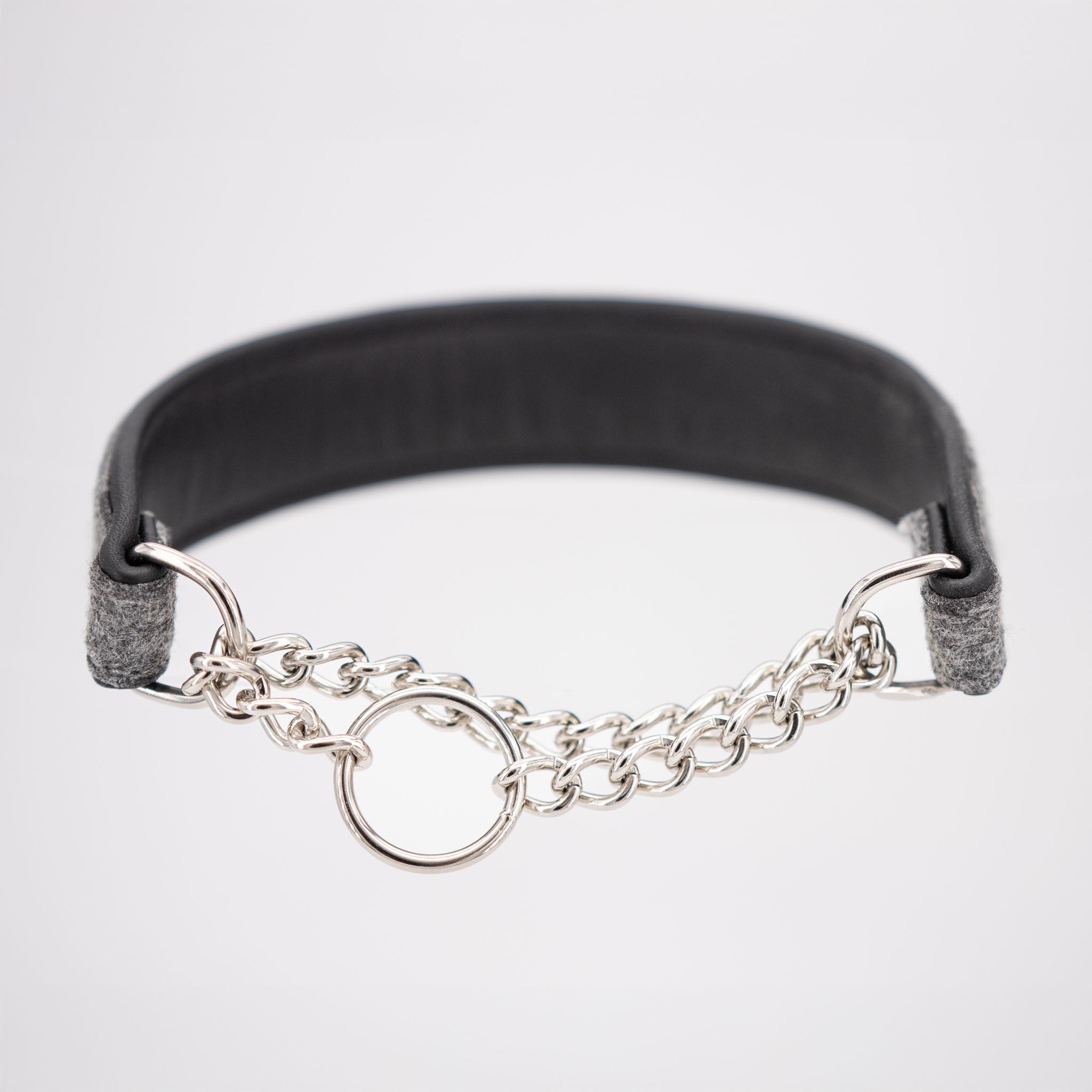 Rückansicht des Halsbandes mit hochwertigem Kettenzug-Verschluss aus Edelstahl